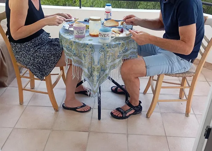 Eat Well Sleep Well בית הארחה *