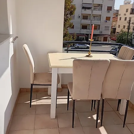 Eat Well Sleep Well בית הארחה